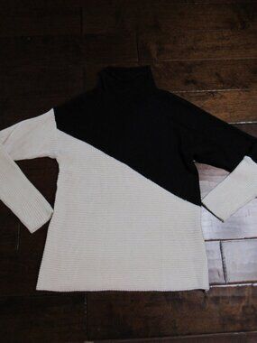 NY&C Colorblock Mock Neck Knit Sweater Black & White, Size Medium Minimalist